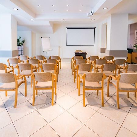Hotel Forum Жешув Экстерьер фото