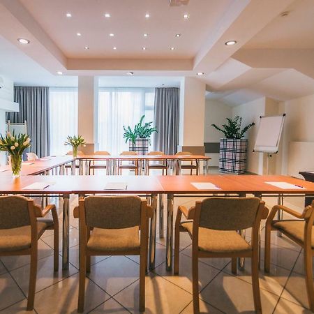 Hotel Forum Жешув Экстерьер фото