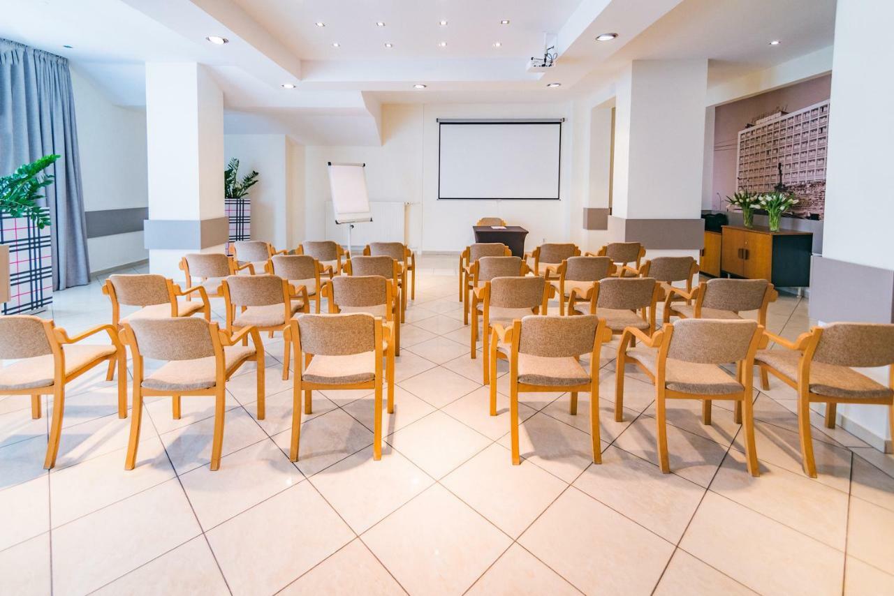 Hotel Forum Жешув Экстерьер фото