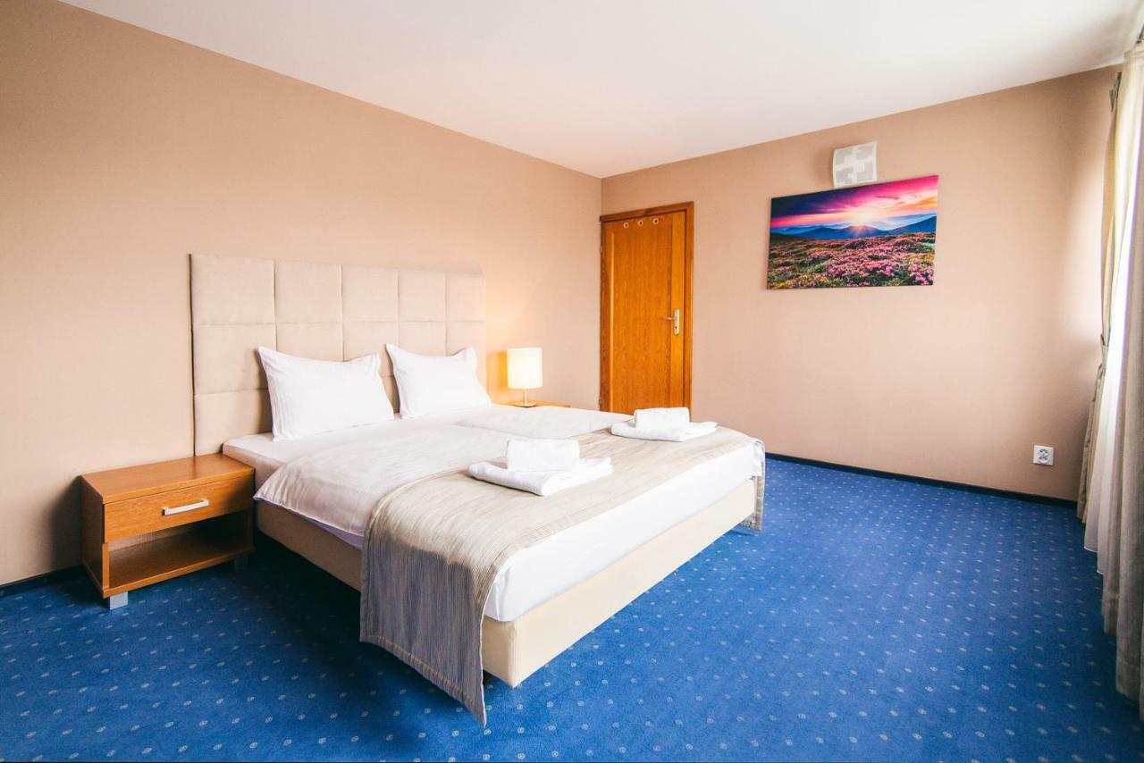 Hotel Forum Жешув Экстерьер фото