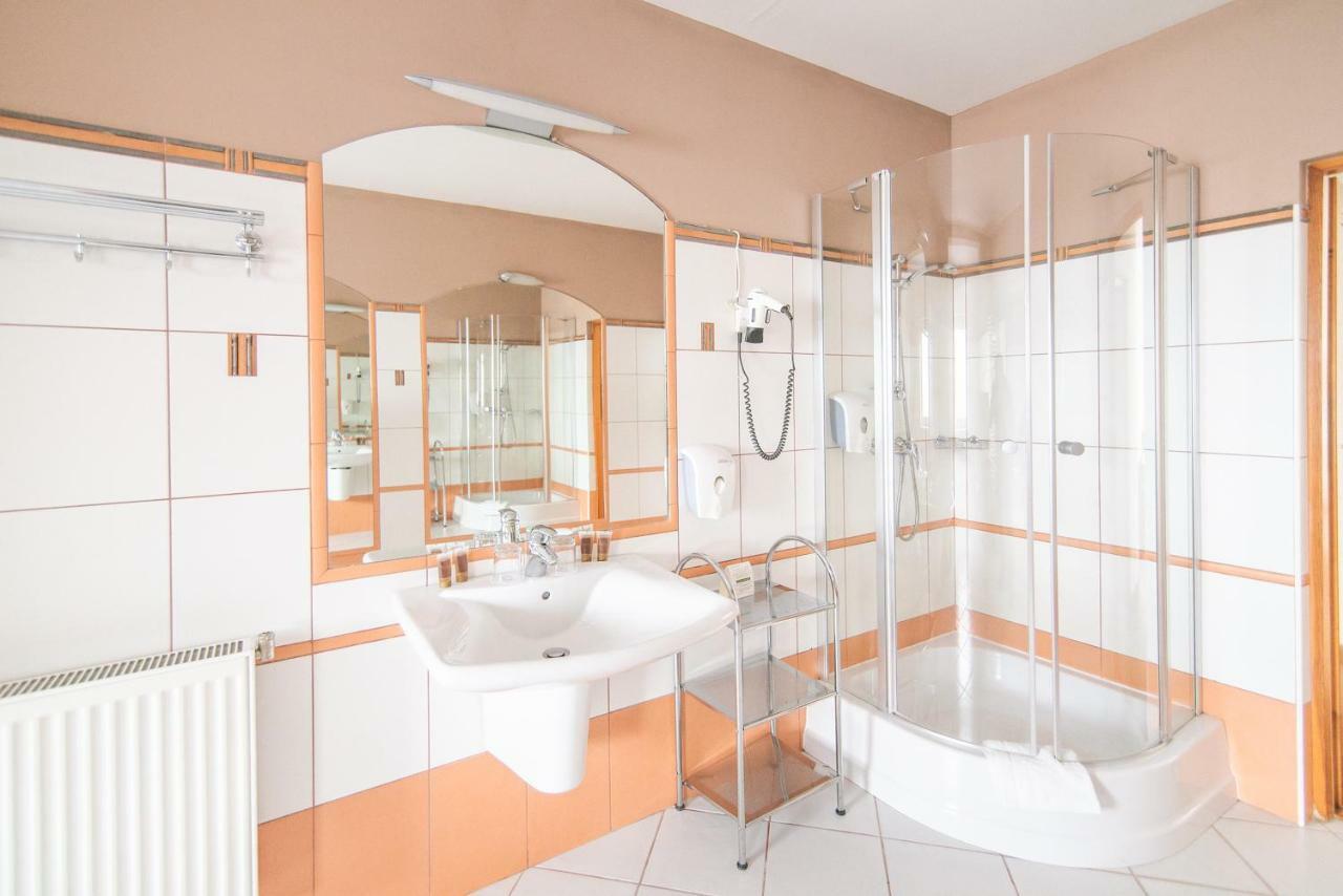 Hotel Forum Жешув Экстерьер фото