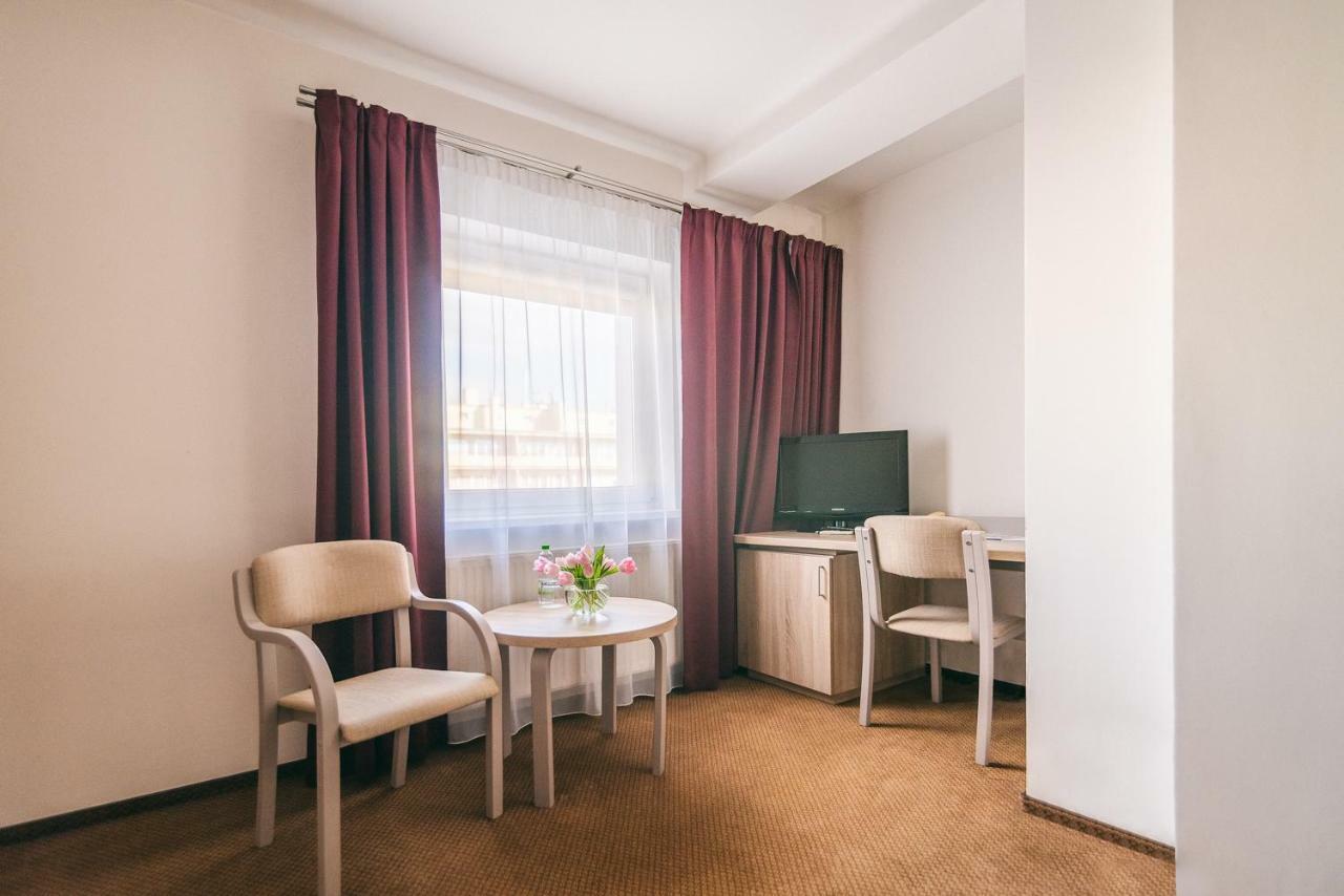 Hotel Forum Жешув Экстерьер фото