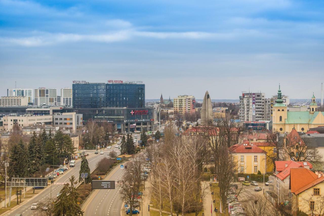 Hotel Forum Жешув Экстерьер фото