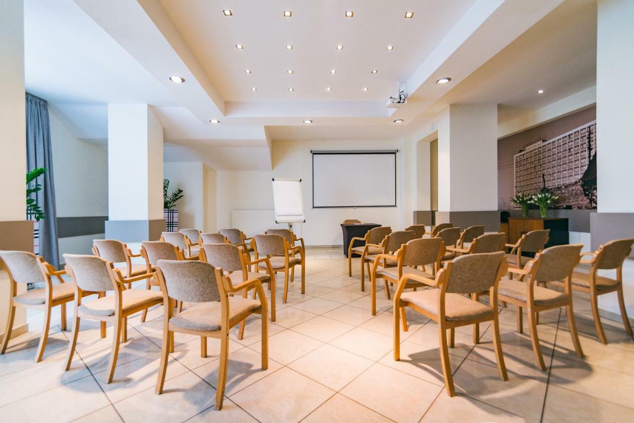 Hotel Forum Жешув Экстерьер фото