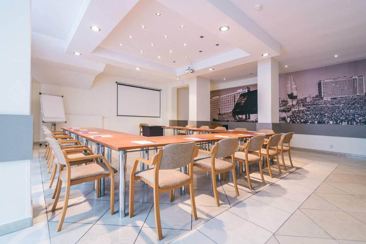 Hotel Forum Жешув Экстерьер фото