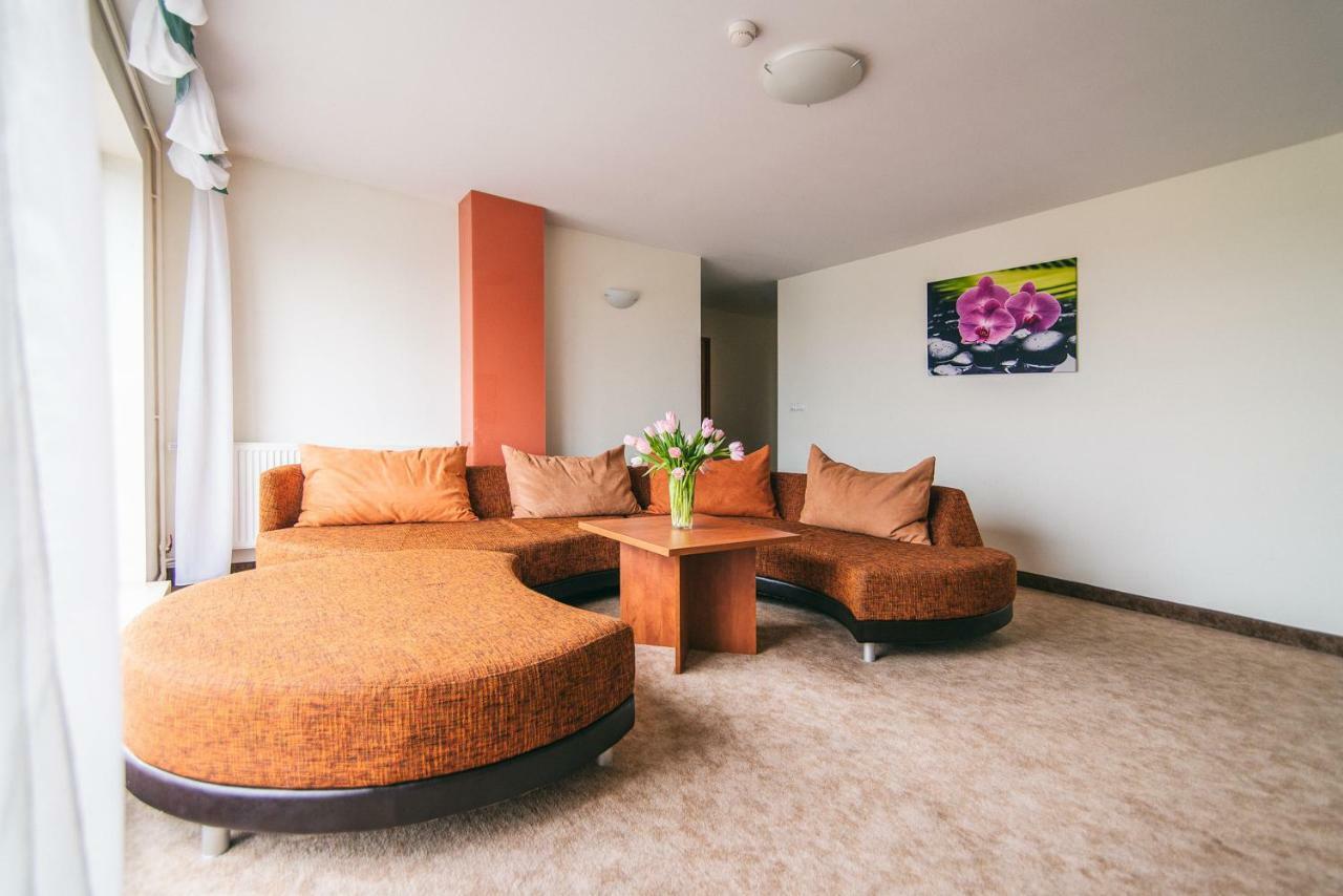 Hotel Forum Жешув Экстерьер фото
